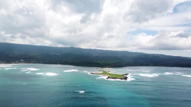 Drone Shot Volando Hacia Isla Las Cabras Costa Noreste Oahu — Vídeo de stock