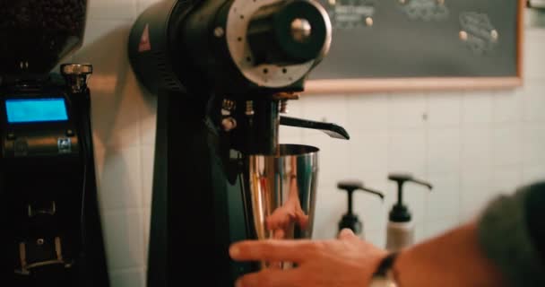 Barista Fouetter Lait Faire Café Avec Une Machine Café — Video