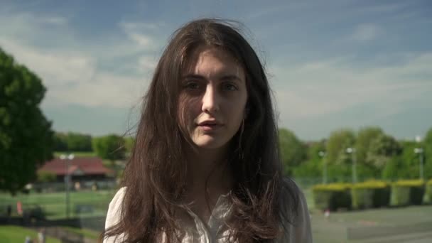 Young Beautiful Italian Woman Park Bright Sunlight Looking Camera Portrait — Stock Video