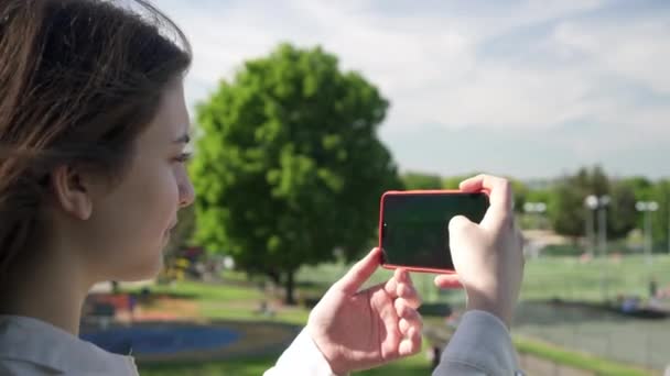 Ładna Włoszka Turystka Fotografuje Park Wimbledon Londynie Happy Young Tourist — Wideo stockowe