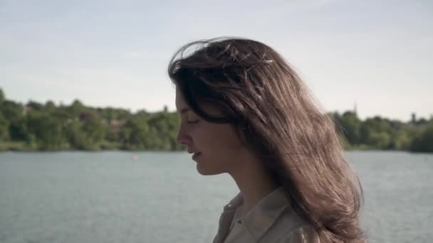 Sunset Portrait Adorable Beautiful Italian Model Walking Next Lake Wearing — Stock Video