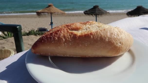 스페인의 벨라에서는 날씨에 해변에서 수있다 — 비디오