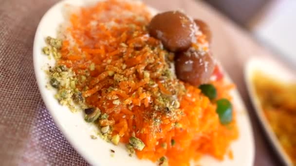 Nahaufnahme Des Indischen Und Islamischen Dessertgerichts Metha Zarda Oder Süßer — Stockvideo