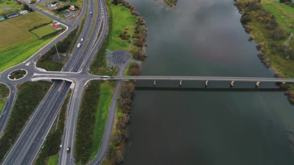 Високий Пробіг Автостради Міст Через Річку Ваїкато Хантлі Нова Зеландія — стокове відео