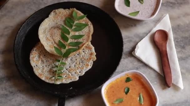 Południowo Indyjskie Jedzenie Zestaw Dosa Curry Chutney Ładnym Tle — Wideo stockowe