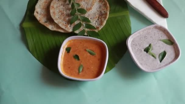 Set Dosa Set Dosas Topped Butter Ghee Chutney Green Background — Stock Video