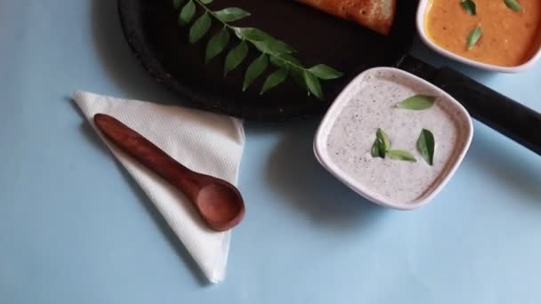 Вращающийся Dhl Южноиндийский Завтрак Подаваемый Чатни Самбаром Вид Сверху — стоковое видео