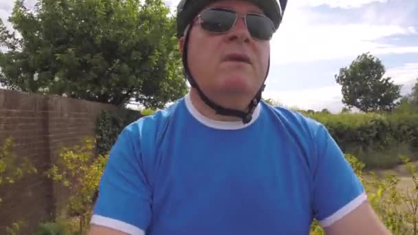 Vue Rapprochée Sur Homme Faisant Vélo Sur Sentier Pédestre Montre — Video