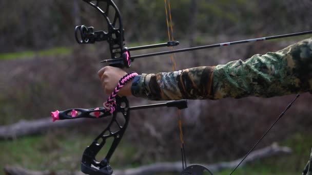 Girl Wearing Camouflage Firing Bow Arrow — Stock Video