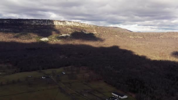 Drone Voa Sobre Vale Cordilheira Catskill Captura Uma Sombra Nuvem — Vídeo de Stock