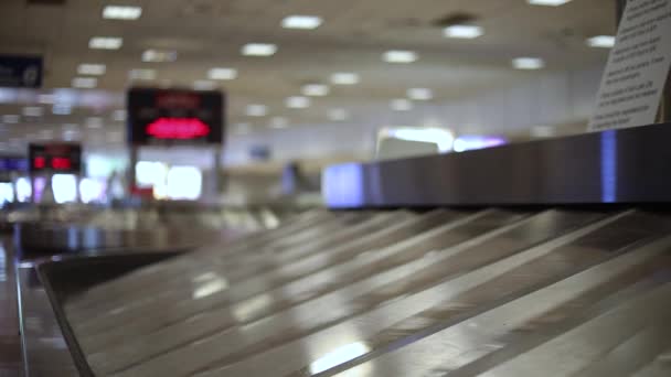 Girato Nastro Trasportatore Nella Sezione Ritiro Bagagli Dell Aeroporto — Video Stock