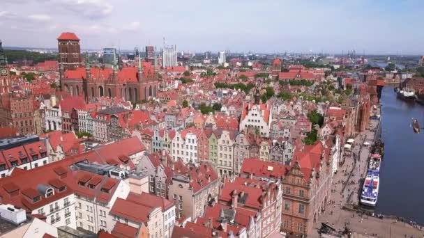 Gdansk Old Town Aerial Skjuten Bazylika Mariacka Med Omnejd Drönare — Stockvideo