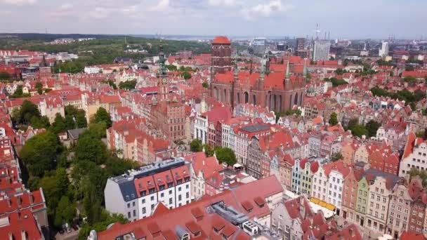 Gdansk Old Town Aerial Shot Bazylika Mariacka Surrounding Buildings Gdansk — Stock Video
