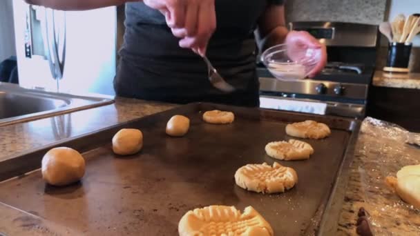 Wycofaj Się Pieczenie Ciasteczek Masłem Orzechowym Kuchni Los Angeles — Wideo stockowe