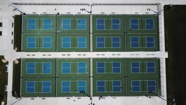 Cool Drone Shot Repül Közvetlenül Felette Uborka Labda Pályák Láthatják — Stock videók