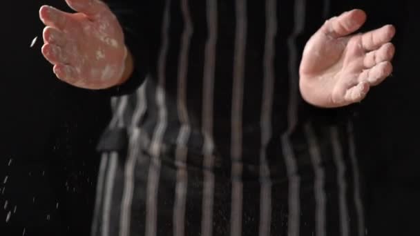 Mcu Slow Motion Male Chef Purtând Șorț Bate Din Palme — Videoclip de stoc
