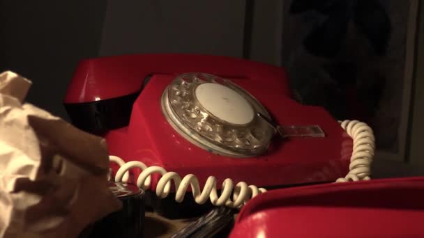 Veszek Egy Piros Telefont Leteszem — Stock videók