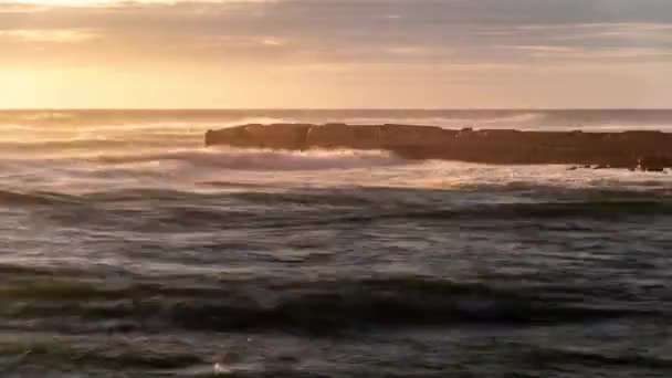 Upływ Czasu Zachodzącego Słońca Nad Oceanem Oświetlenie Mola — Wideo stockowe