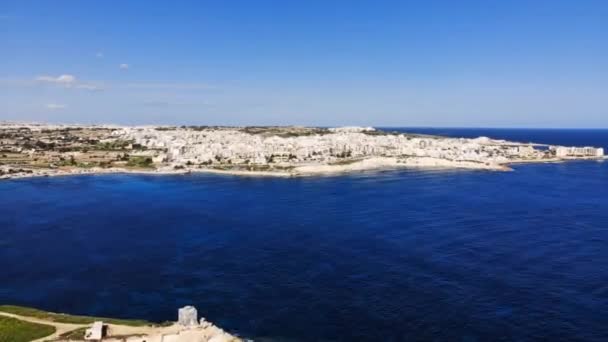 无人机滑行视频来自马耳他 冬季从Munxar Path飞往Marsaskala地区 飞往Marsaskala 2019 — 图库视频影像