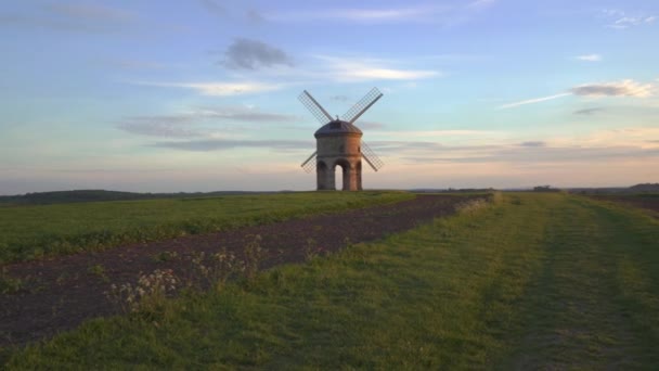 Schwenkbild Der Chesterton Windmühle Einer Alten Steinwindmühle Auf Einem Feld — Stockvideo