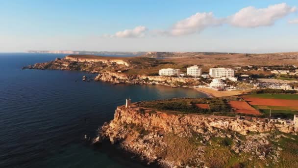Εναέρια Drone Βίντεο Από Μάλτα Που Δείχνει Golden Bay Και — Αρχείο Βίντεο