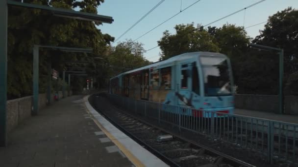 Вечер Станции Отправления Трамвая Коломне Германия — стоковое видео