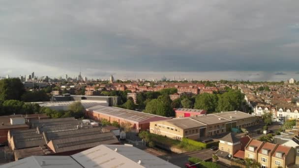 Aerial Dolly Out Drone Zooming Out Breathview London City Wandsworth — Stock videók