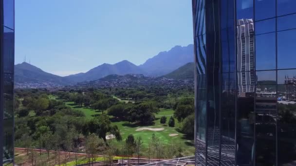 Aerial Shot Pull Back Revelando Disparo Dos Rascacielos San Pedro — Vídeo de stock