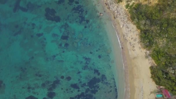 Aerial Drone Shot Quiet Sunny Spiaggia Zuccale Beach Elba Italia — Vídeos de Stock