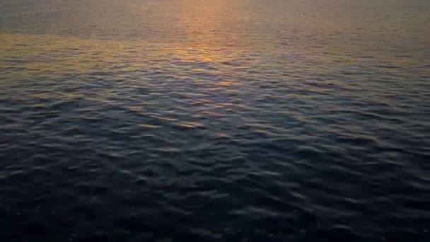 Aerial Drone Shot Open Water Ocean Sunset Mar Mediterráneo Frente — Vídeo de stock