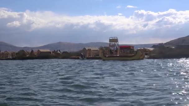 Puma Boten Lake Titicaca Gebruikt Uros Eilanden Reizen Puno Peru — Stockvideo