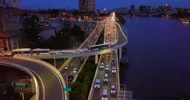 Movendo Vista Aérea Uma Cidade Movimentada Rodovia Noite — Vídeo de Stock
