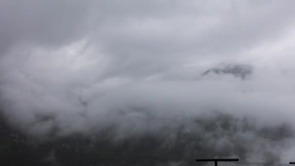 Lapso Tiempo Muy Nublado Valle Las Montañas Los Alpes Valla — Vídeo de stock