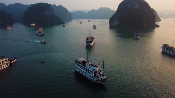 Tiro Aéreo Movendo Lentamente Sobre Navios Long Bay Entardecer Com — Vídeo de Stock