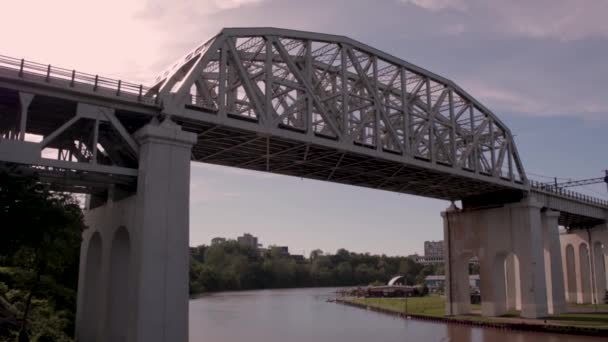 Train Trestle Bridge Cuyahoga River Cleveland Ohio River Year Allows — Stock Video