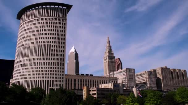 Centre Ville Cleveland Skyline Dans Ohio Des Flats Angle Bas — Video