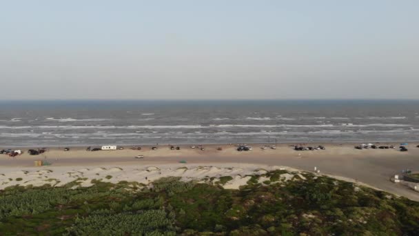 Праворуч Від Трави Дюн Пляжу Повіки Щоб Виявити Точки Входу — стокове відео
