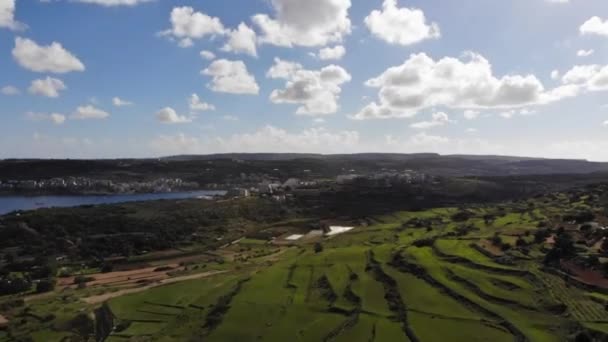 Hyperlapse Drone Video Uit Malta Selmun Gebied Vliegt Richting Xemxija — Stockvideo