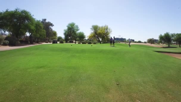Scottsdale Arizona Daki Golf Sahasına Girmeye Hazırlanan Havadan Golfçüler Çok — Stok video