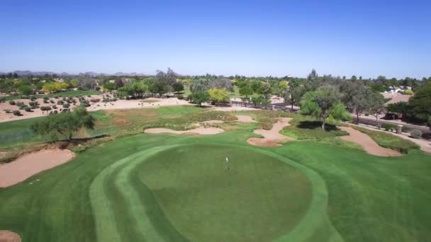 Descenso Aéreo Periferia Putting Green Perfectamente Cuidado Scottsdale Arizona Concept — Vídeo de stock