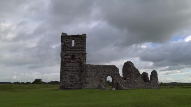 Iglesia Del Conocimiento Dorset Inglaterra Lapso Tiempo Del Cielo Malhumorado — Vídeos de Stock