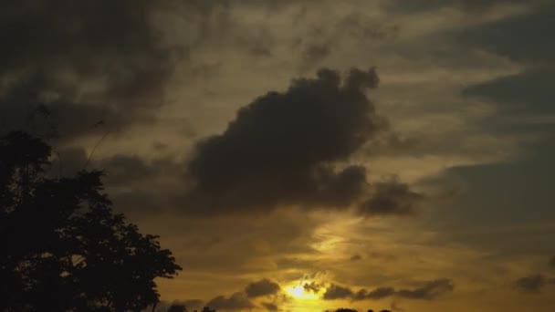 Epische Goldene Stunde Zeitraffer Mit Einer Wolkenlandschaft — Stockvideo