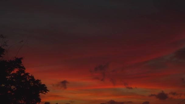 Czas Upływu Złotej Godziny Niesamowitym Chmurowym Krajobrazem — Wideo stockowe