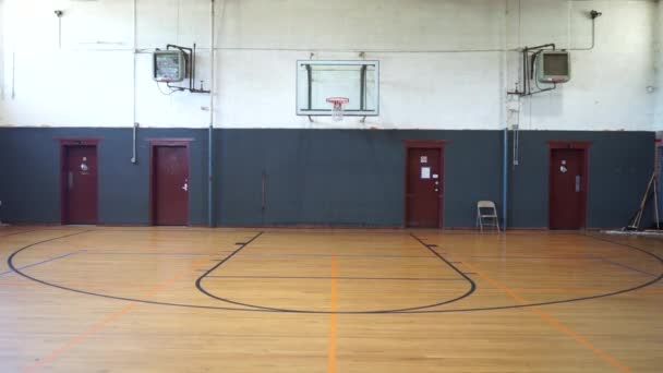 旧篮球场的静态拍摄 — 图库视频影像
