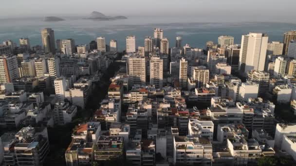 Aerial Stängning Visar Ipanema Grannskapet Rio Janeiro Med Hög Stigning — Stockvideo
