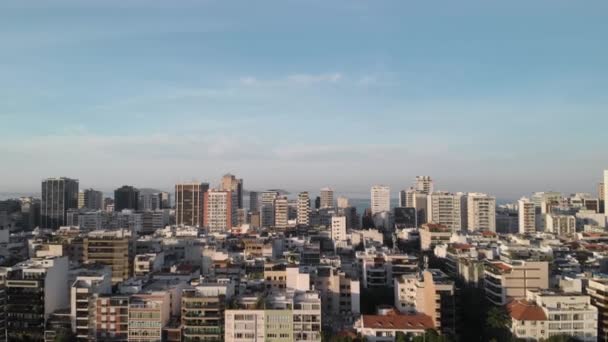 Аэрофотосъемка Района Ипанема Рио Жанейро Городского Озера Высотными Малоэтажными Зданиями — стоковое видео