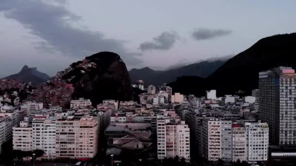 Αεροφωτογραφία Της Γειτονιάς Copacabana Στο Ρίο Ντε Τζανέιρο Νωρίς Πρωί — Αρχείο Βίντεο