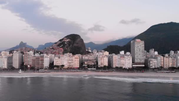 Abordagem Aérea Para Frente Bairro Copacabana Rio Janeiro Início Manhã — Vídeo de Stock
