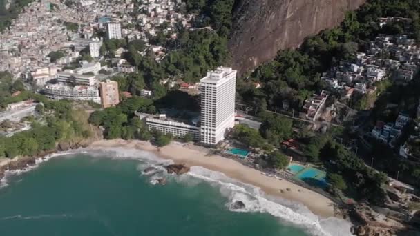 Vista Aérea Playa Vidigal Con Comunidad Ciudad Chabolas Montaña Two — Vídeo de stock