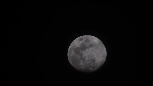 Opgenomen Van Volle Maan Opkomend Met Wolken Voor Maan Zwarte — Stockvideo